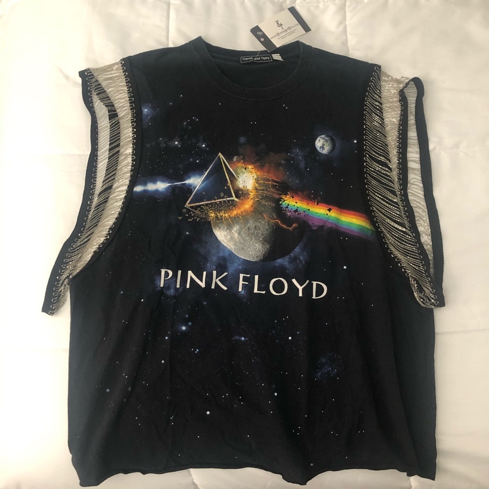 Trendy and Tipsy | Pink Floyd chain top